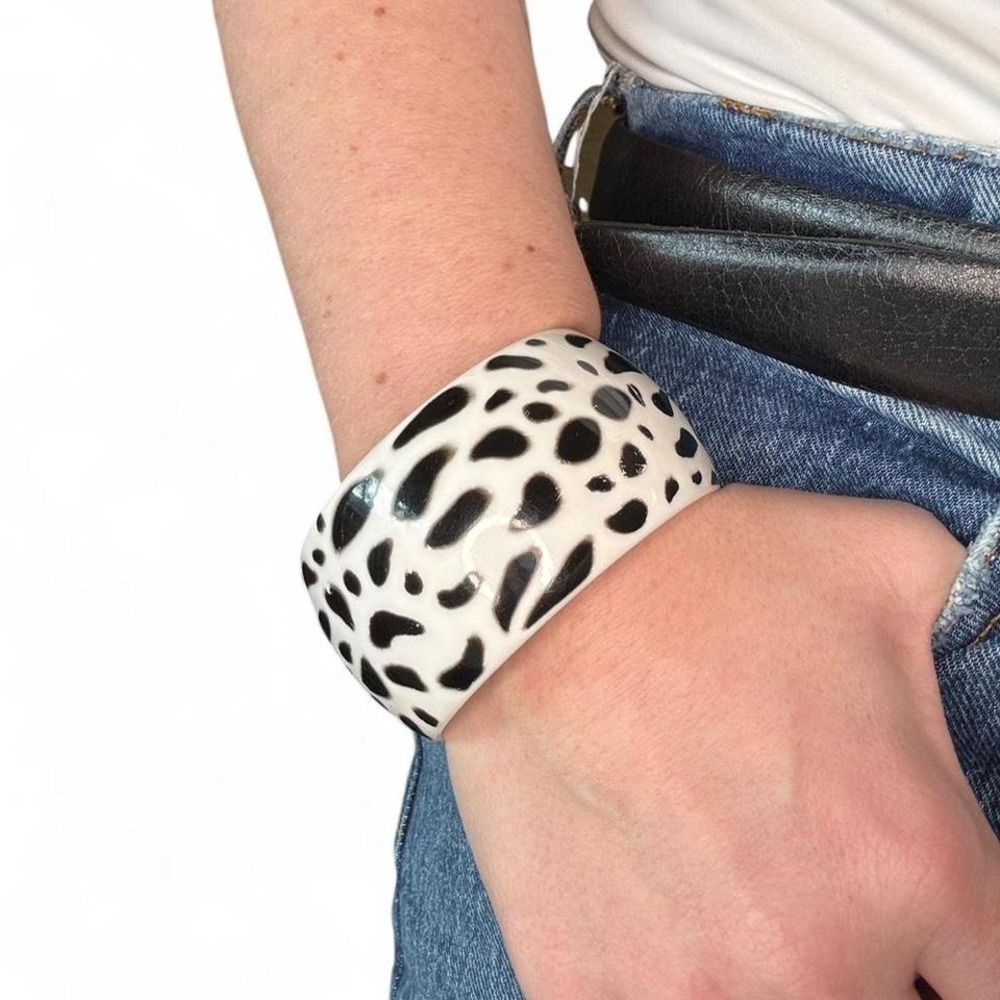 DALMATIAN PRINT LUCITE BANGLE BRACELET‎ VINTAGE
